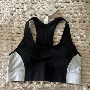 Fabletics medium impact sports bra - black/white